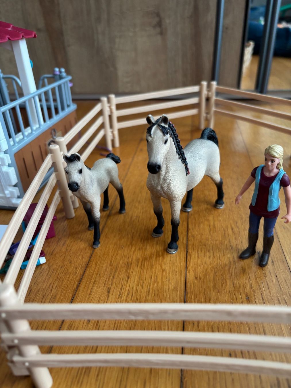 Schleich Giocattoli: Schleich Pferdebox mit Arabern und Pferdepflegerin – Usato da Biel-Benken BL venduto da Bergerr 2