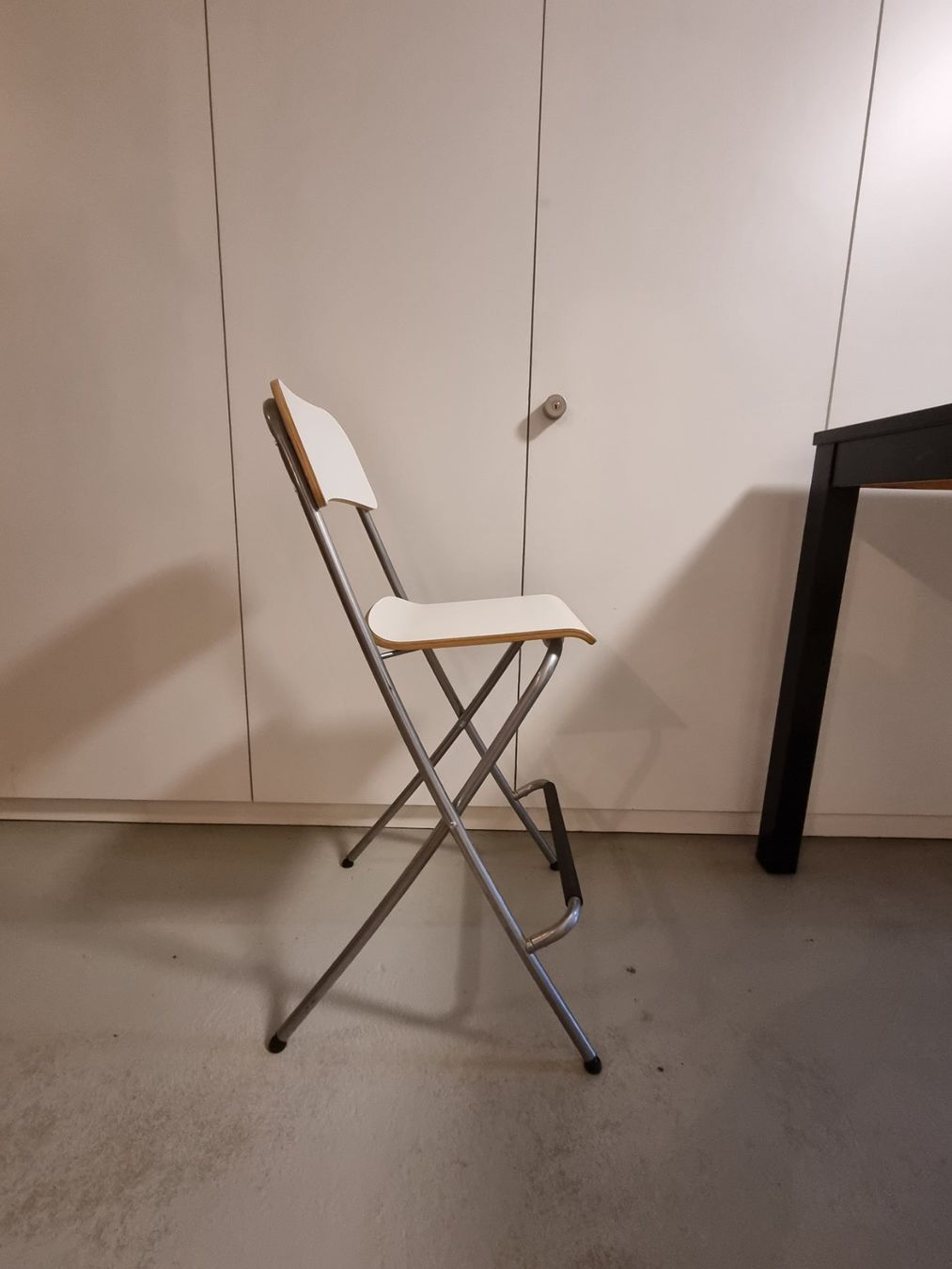 Ikea Set tavolo e sedie: Hochtisch mit 4 Stühlen – Usato da St.Gallen venduto da sim_7qfs 1