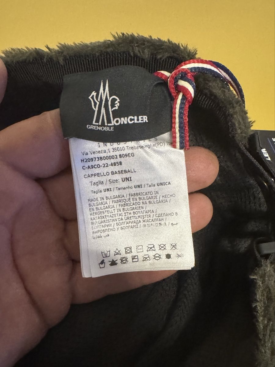 Altro in  Abbigliamento & Accessori: Kappe neu  – Nuovo (secondo la descrizione) da Schlieren venduto da Freundlich02 5