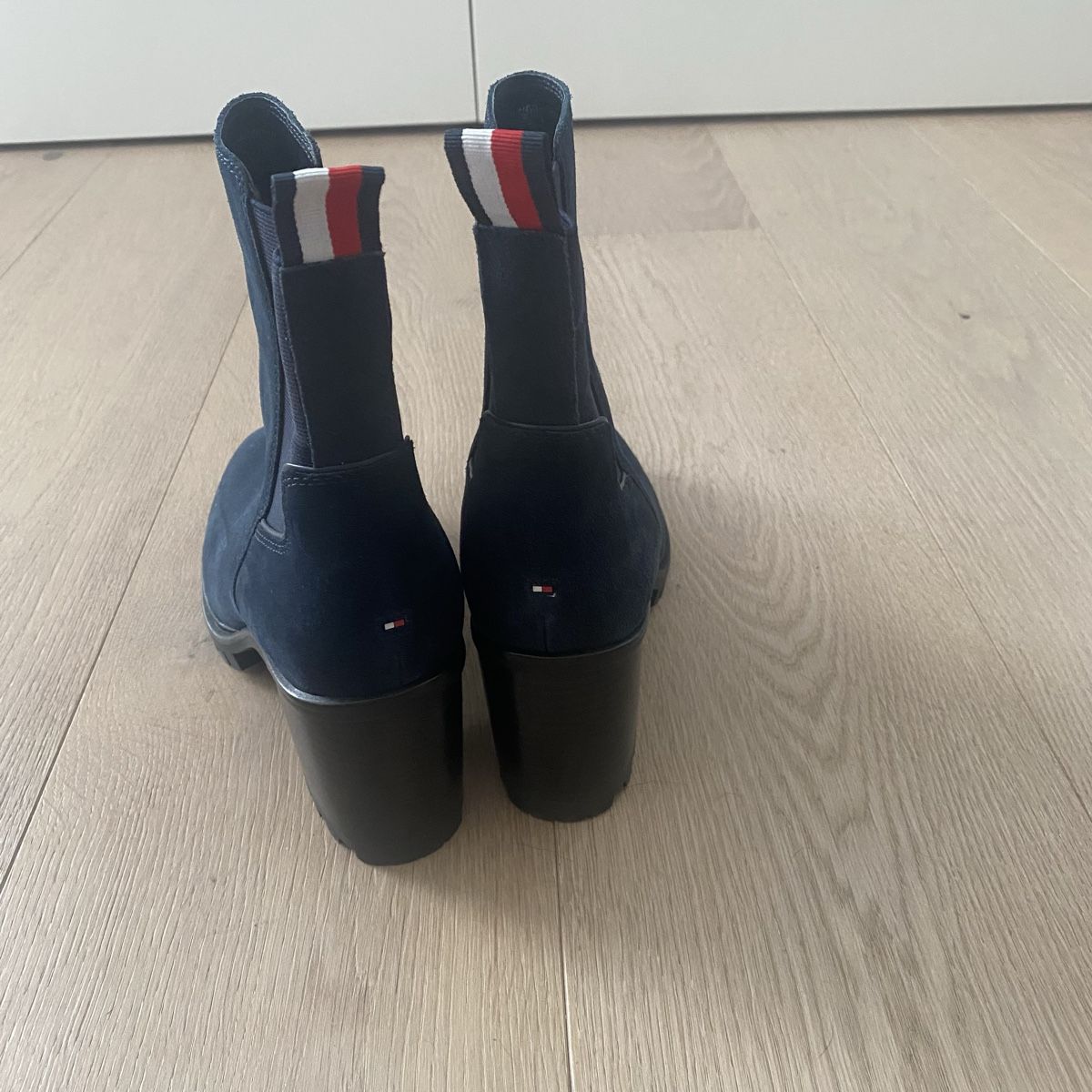 Tommy Hilfiger Damenschuhe: Tommy Hilfiger blaue Wildleder-Stiefeletten – Neu (gemäss Beschreibung) aus Sins von enc_c266 2