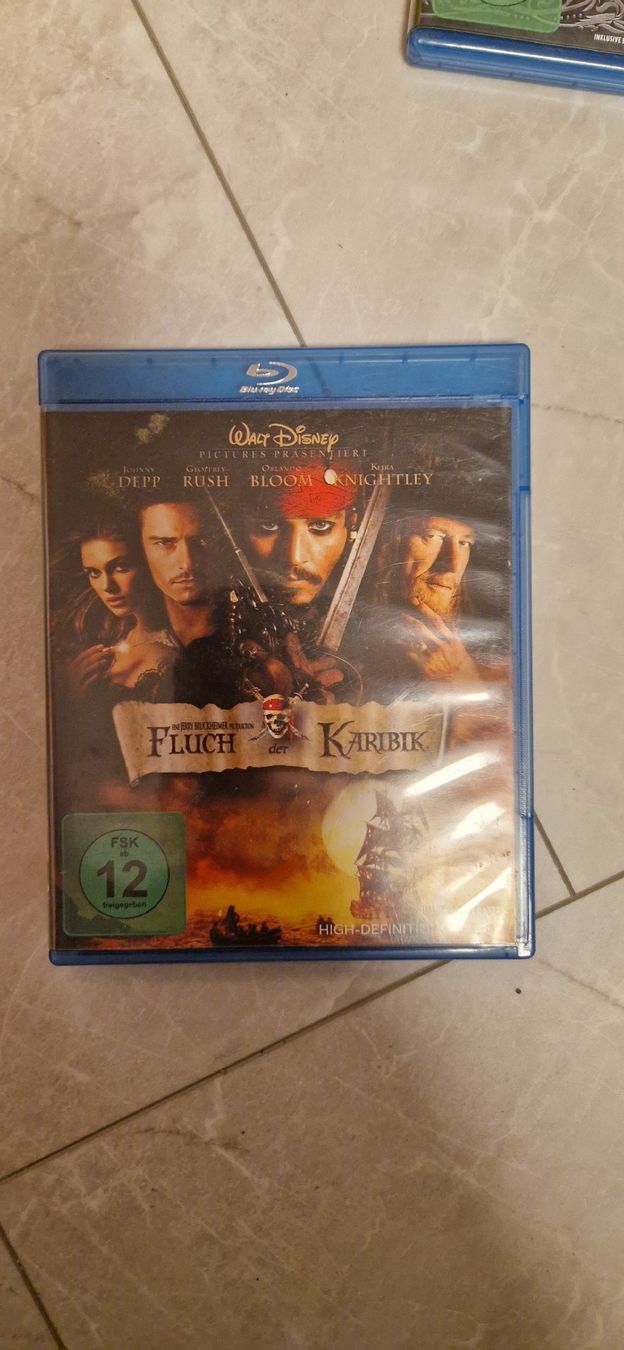 Tutti i DVDs: Fluch der Karibik - Blu-ray Top Zustand – Usato da Lengwil venduto da Beni-der-1