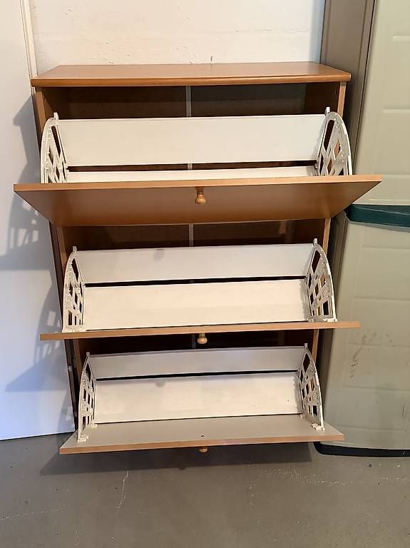 Armadi: Schuhschrank Holzoptik mit 3 Klappfächer – Usato da Eglisau venduto da Fixli10 1