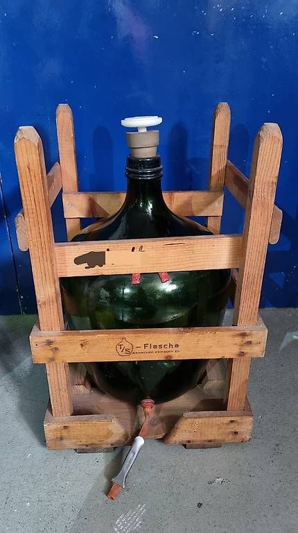 Accessoires: Mostflasche in Holzgestell – D'occasion à Zwingen par fischli1504