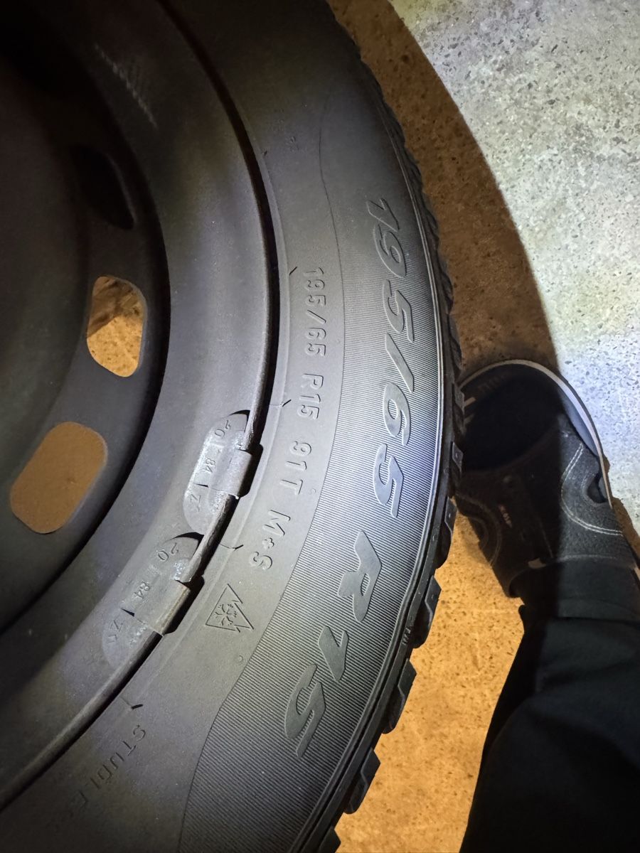 Pneus & Kompletträder: Winterräder 195/65 R15 – Gebraucht aus Boniswil von Swissslider 1