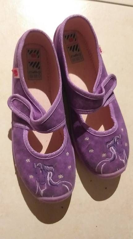 Scarpe per ragazze: Hausschuhe Gr.33 Neu – Usato da Wangen ZH venduto da oky-doky