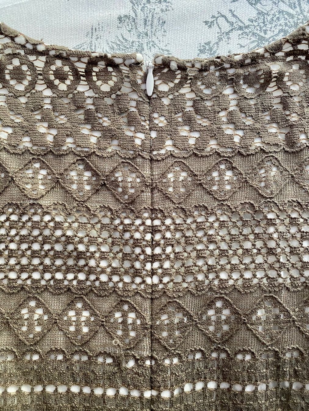 Gerry Weber Kleider: Spitzenkleid mit 3/4-Ärmeln von Gerry Weber, schlamm, Gr. M – Gebraucht aus Zürich von Maria2021 4