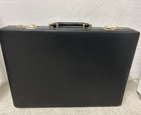 [VINTAGE]: Diplomaten-/Aktenkoffer aus Leder in schwarz