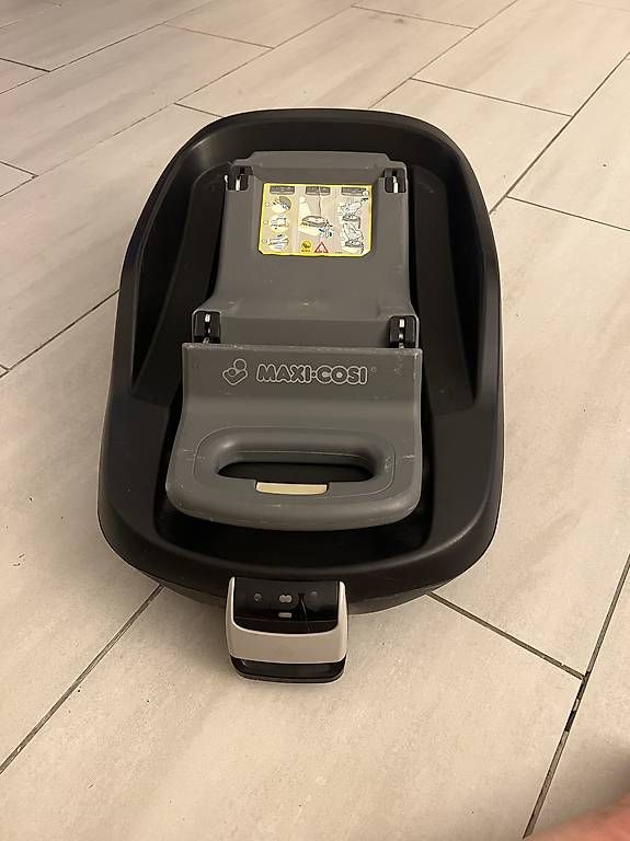 Seggiolini per auto: Maxi Cosi Babyschale + Isofix – Usato da Stadel venduto da Nikki_Gold 2