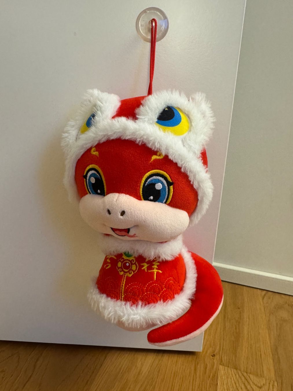 Spielzeuge: Chinesischer Glücksdrache - Stofftier mit Saugnapf – Gebraucht aus Zürich von wtpooh