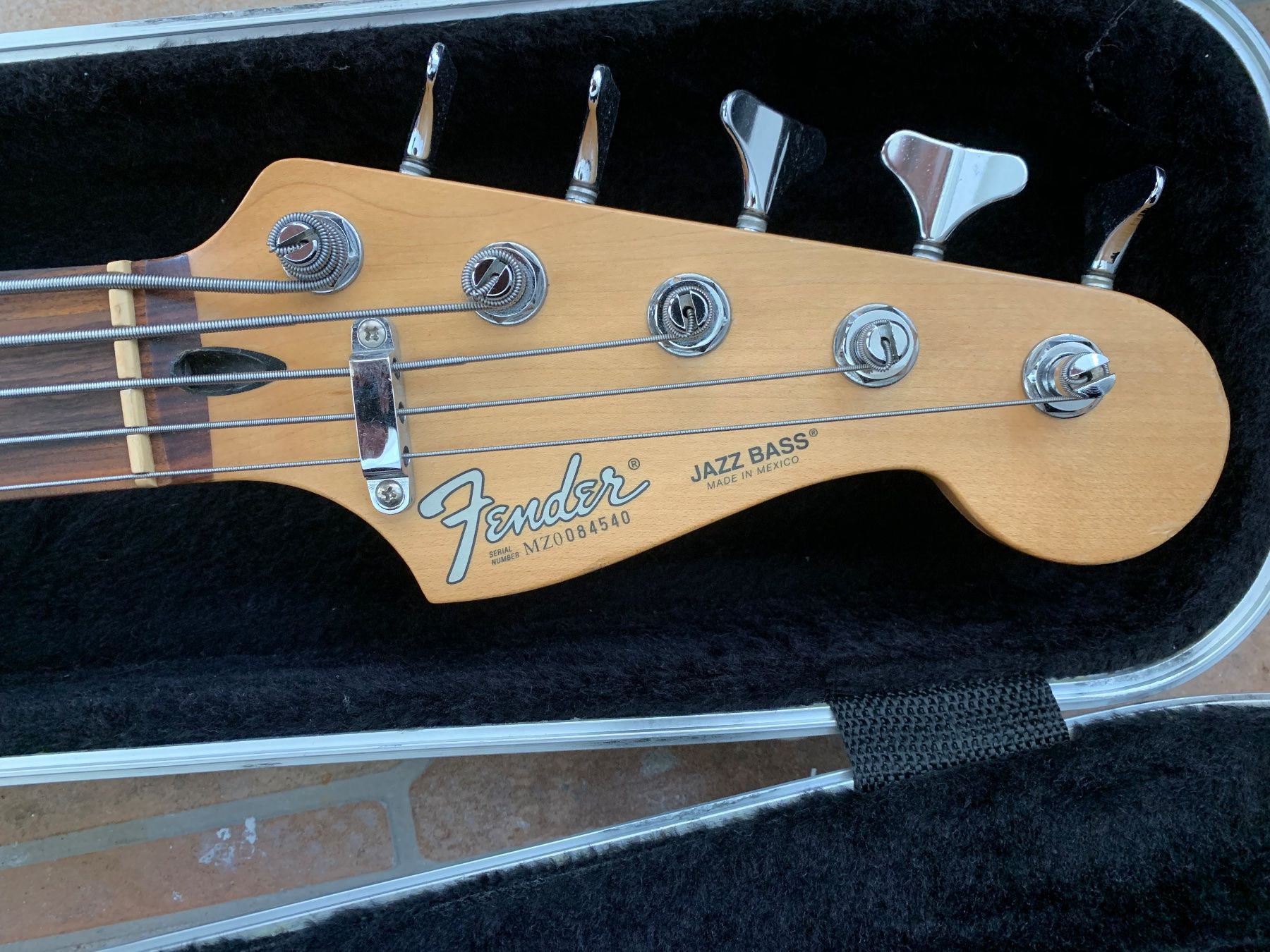 Fender Strumenti musicali: Fender Jazz Bass 5 strings – Usato da Flumenthal venduto da iva_9hdd 2