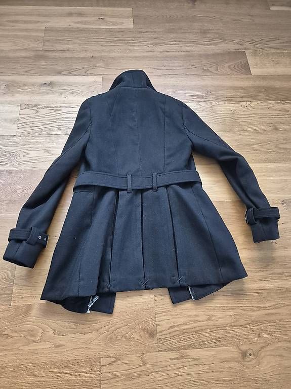 Guess Cappotti: Guess Mantel – Usato da Feusisberg venduto da cts_55rn 3