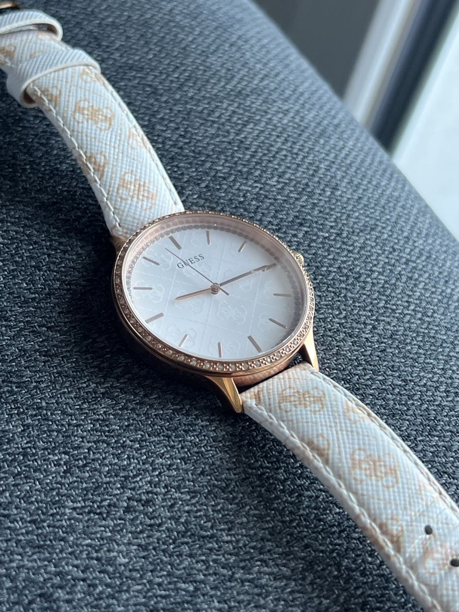 Guess Orologi: Guess Damenuhr weiss Roségold – Usato da Belp venduto da din_bm7m 2