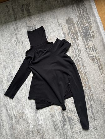 2 H&M black turtlenecks – Size XS/S – Like new
