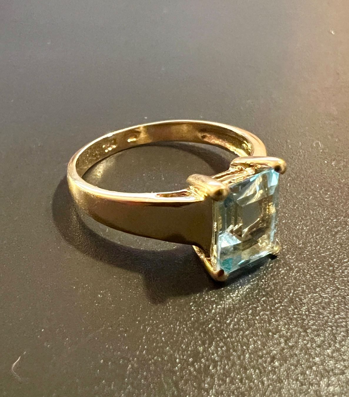 Ringe: Gold-Ring 18 K mit synth. Spinell oder beh. Blautopas – Gebraucht aus Chur von Penting1935