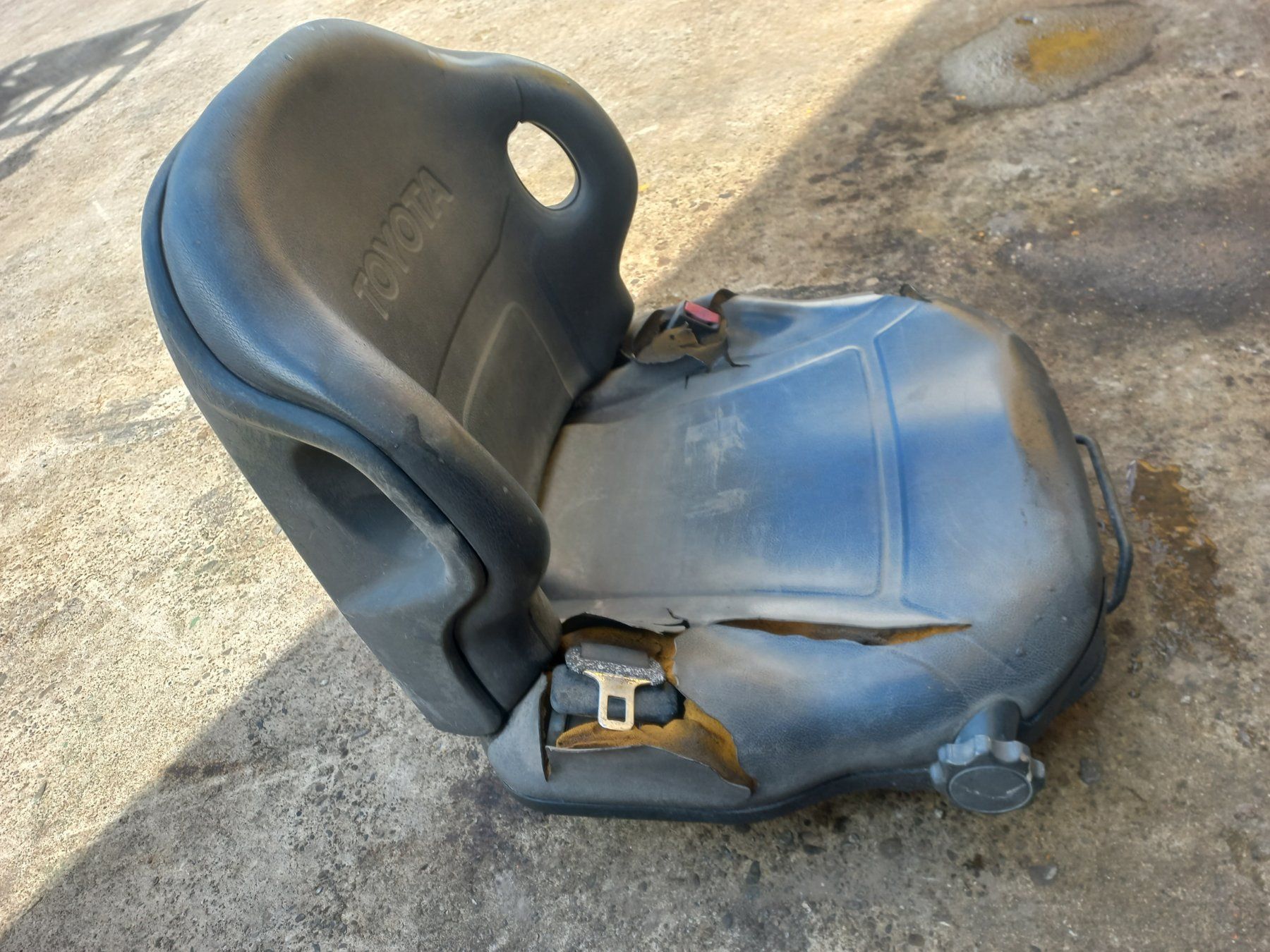 Carrelli elevatori e a forche: Toyota Stapler - Sitz Staplersitz + Gurte Dumper Transporter – Usato da Dulliken venduto da mopar030 1