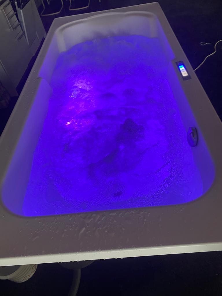Vasche da bagno: Whirlpool Badewanne mit Luft und Wassersystem – Nuovo (secondo la descrizione) da Laupen BE venduto da HRSTHS 5