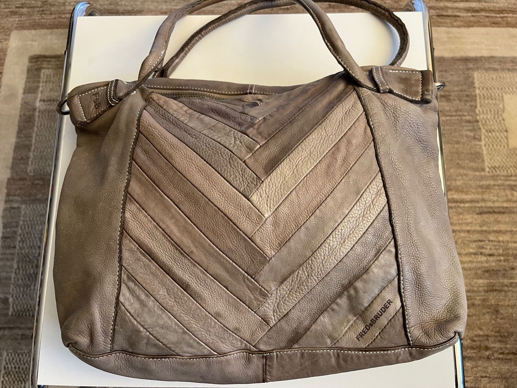 FredsBruder Borse da donna: FREDsBRUDER Handtasche Leder grau/braun – Usato da Meggen venduto da tulipe21