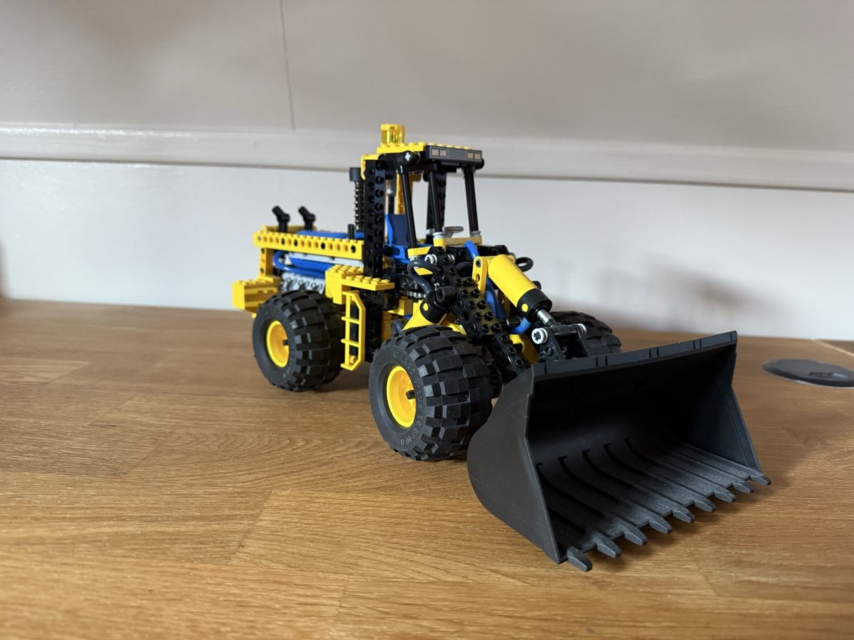 Technics Kit di costruzioni: Lego Technic Radlader 8459 – Usato da Reisiswil venduto da uleibundgut