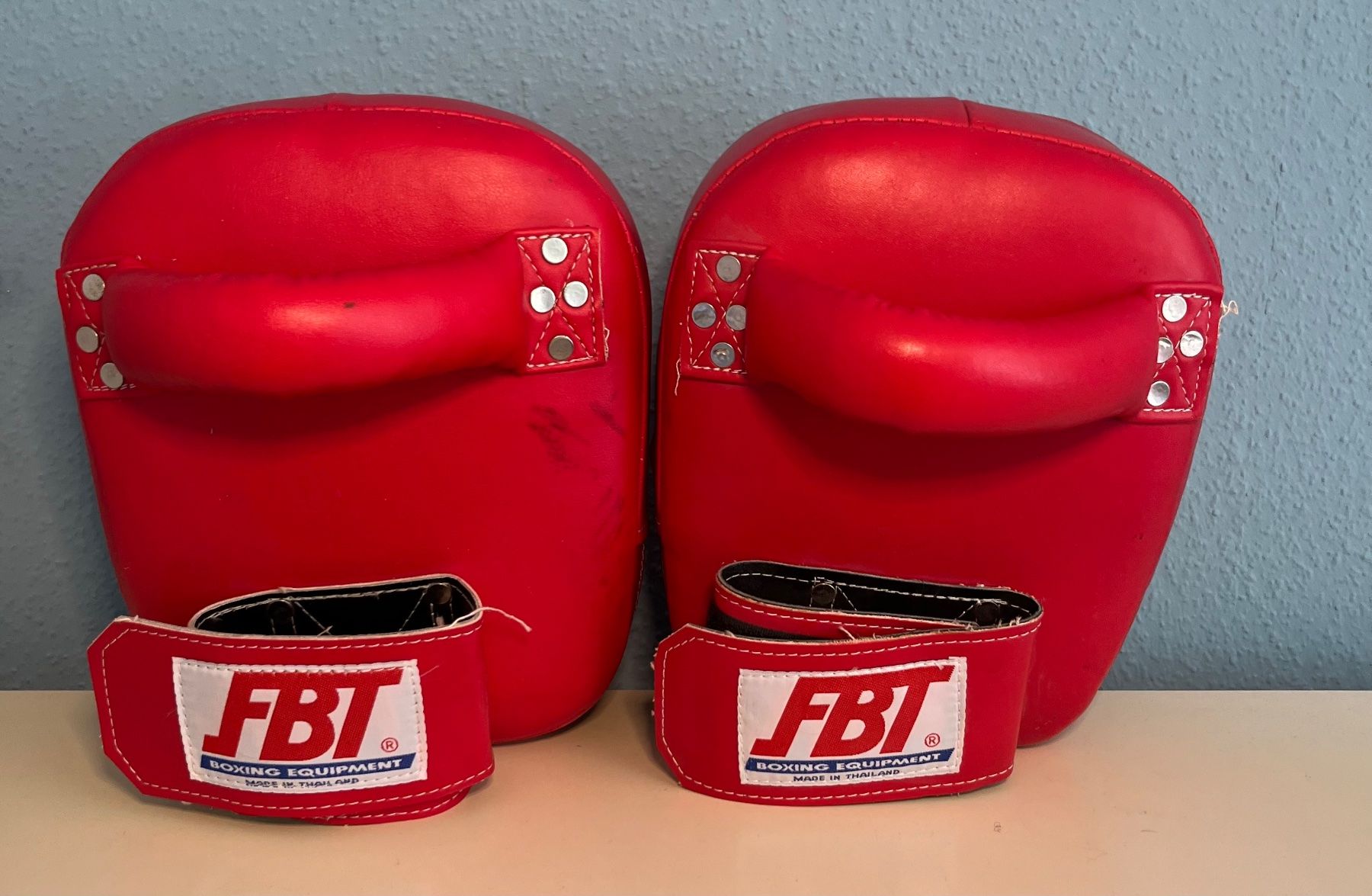 Guanti & manicotti: Set Boxhandschuhe und Pratzen – Usato da Zürich venduto da bib_trj7 5