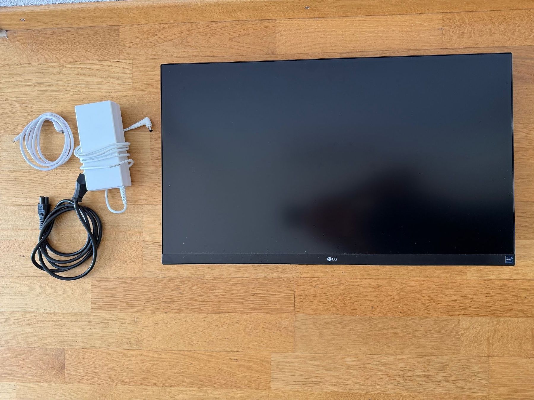 LG Monitor: LG 27UK850-W – Usato da Zürich venduto da reallivewire