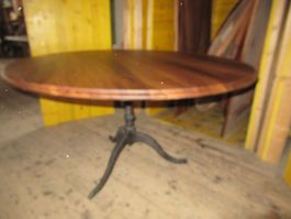 Runder Beizentisch (Nuss/140)