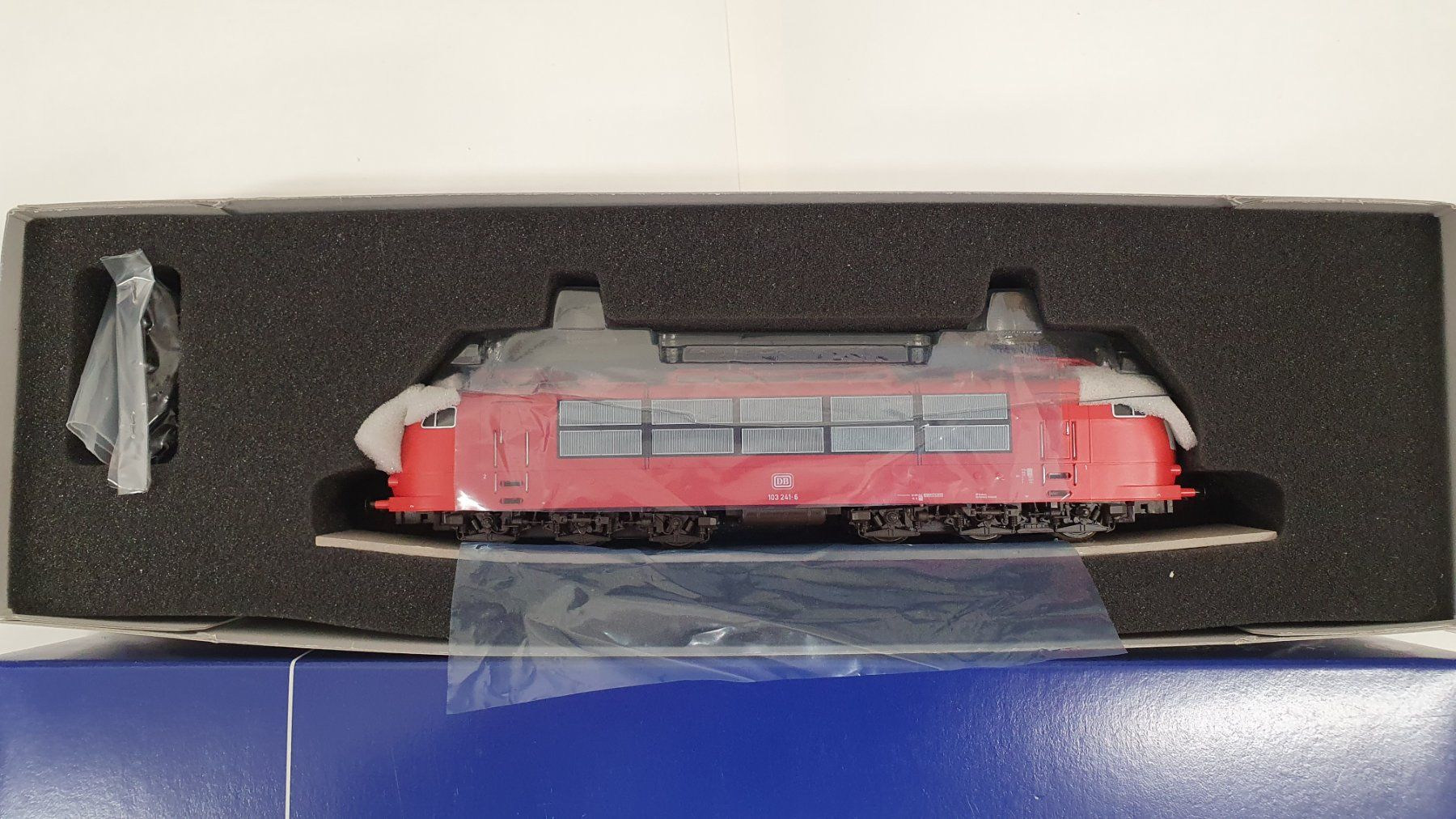 Roco Modelleisenbahnen: Roco 62371 DB BR 103 241-6 orientrot, Ep V – Neu und originalverpackt aus Würenlos von juruth 1