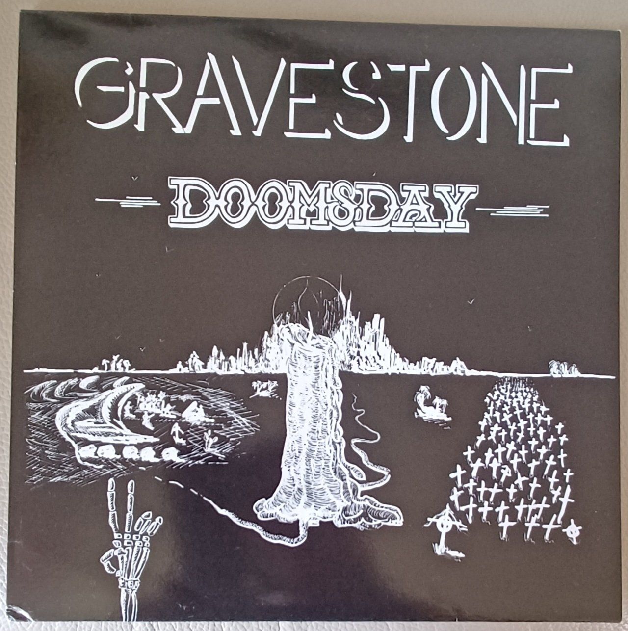 Dischi in vinile: GRAVESTONE - Doomsday,  Limited Edition, Prog.Rock/Hardrock – Nuovo (secondo la descrizione) da Hägendorf venduto da Plattenhardt