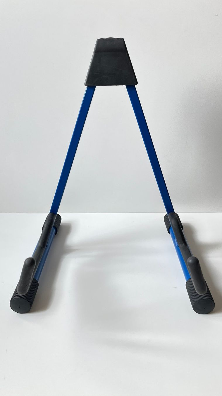 König & Meyer Supporti per strumenti musicali & leggii: K&M 17541 Acoustic Guitar Stand – Usato da Wauwil venduto da swissGadgets