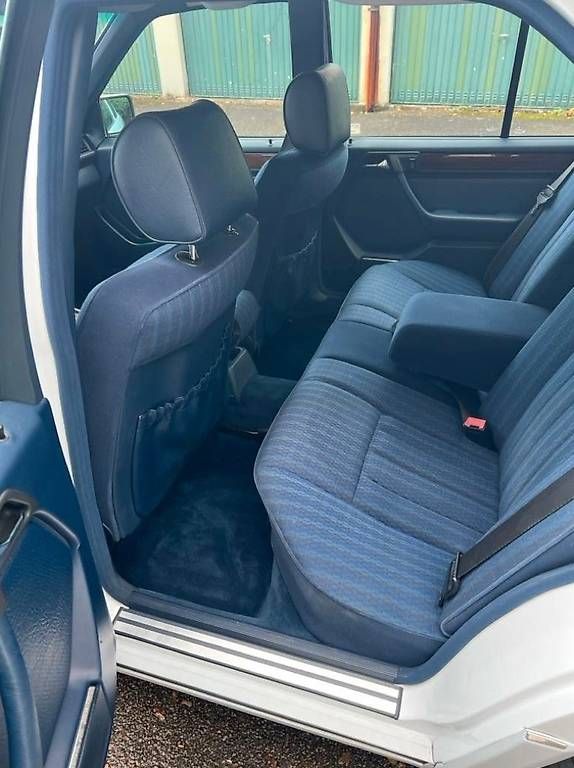 Autos: Mercedes-Benz W124 230 E – Gebraucht aus Langenthal von Goergens10 4