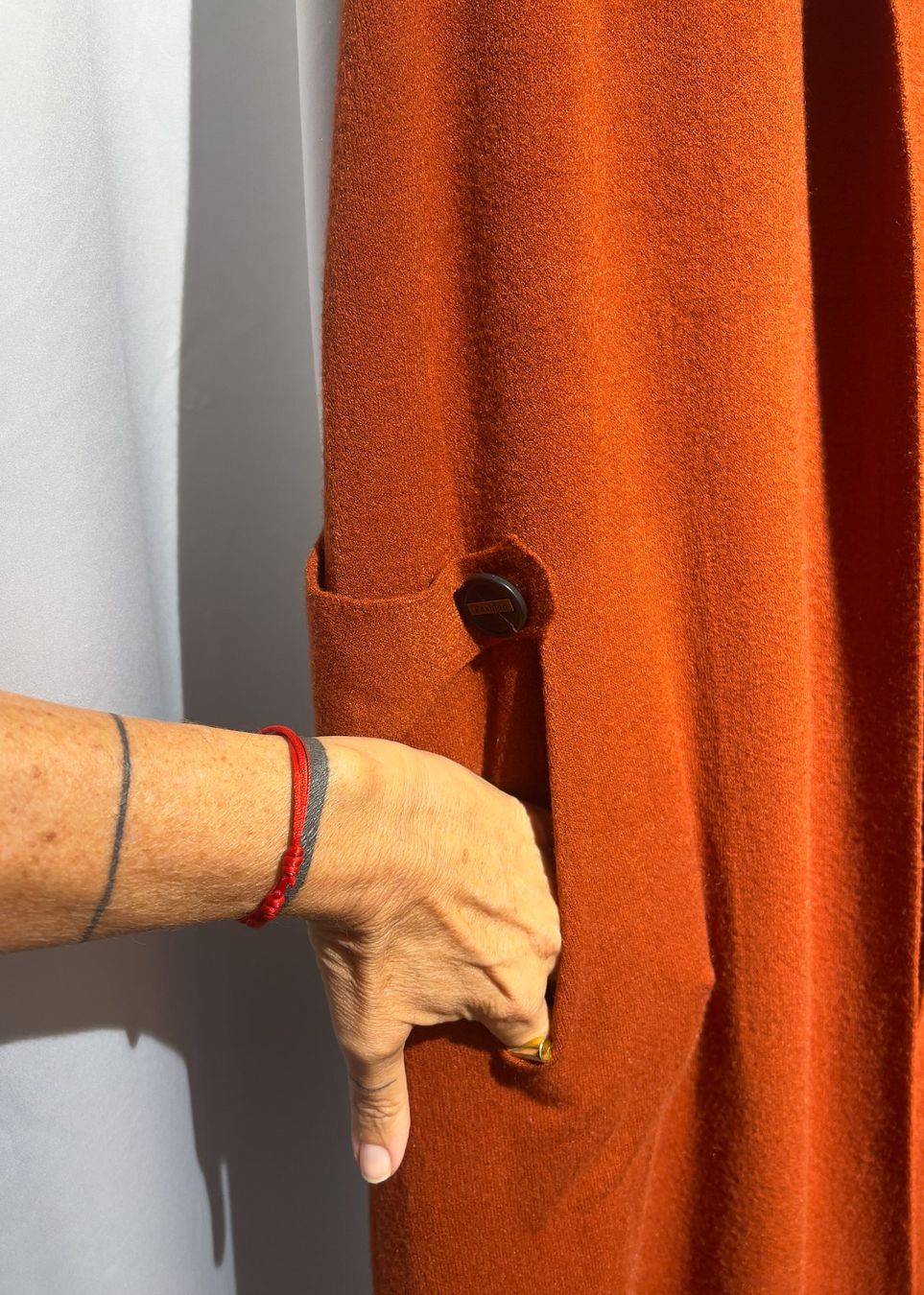 Gilet & Giacche senza maniche: Lange Strick-Weste in rostfarben – Nuovo e nell'imballaggio originale da Zürich venduto da Naebeli 4