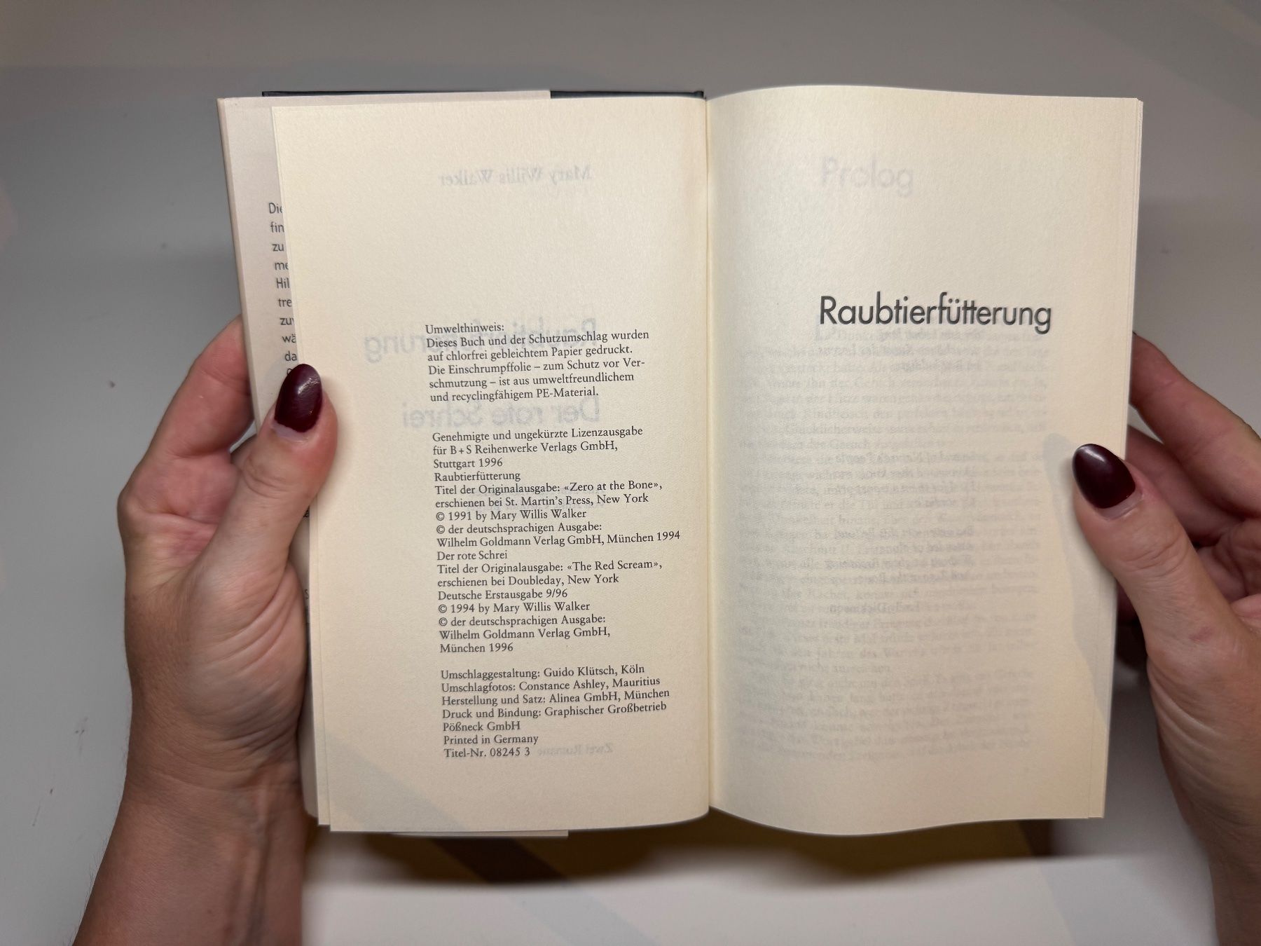 ROMAN: Mary Willis Walker, Raubtierfütterung, Der rote Schre (Gebraucht ...