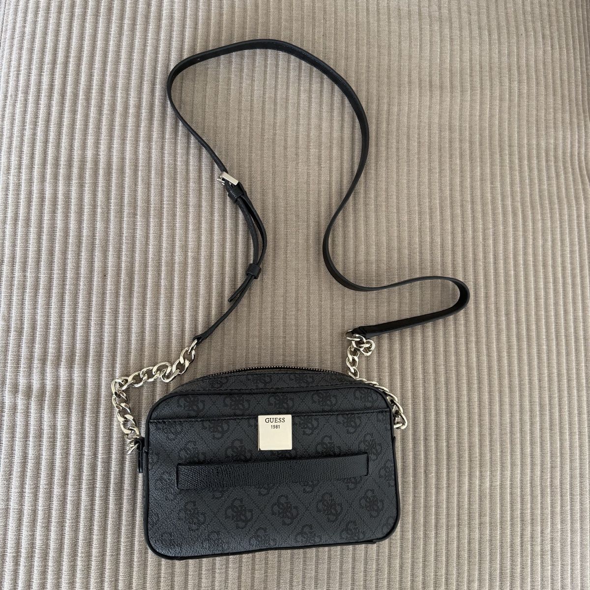 Guess Borse da donna: Guess Tasche – Usato da Zürich venduto da sabrina7