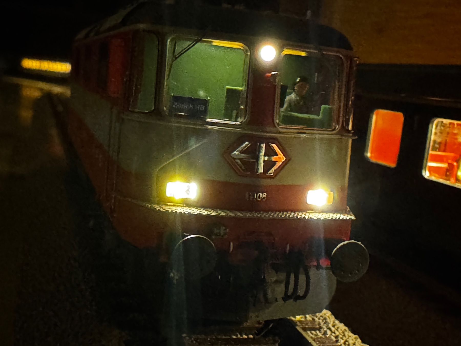 Roco Modellini di ferrovie: RE 4/4 Swiss express digital Dcc roco ho neuve – Usato da Genève venduto da den_8z8h 2