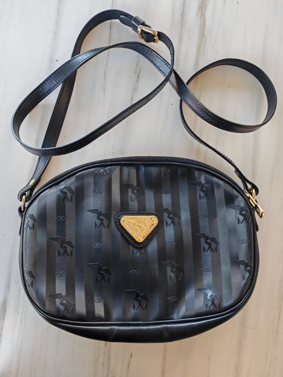 Maison Mollerus Umhängetasche in schwarz/ Logo gold (Gebraucht) in