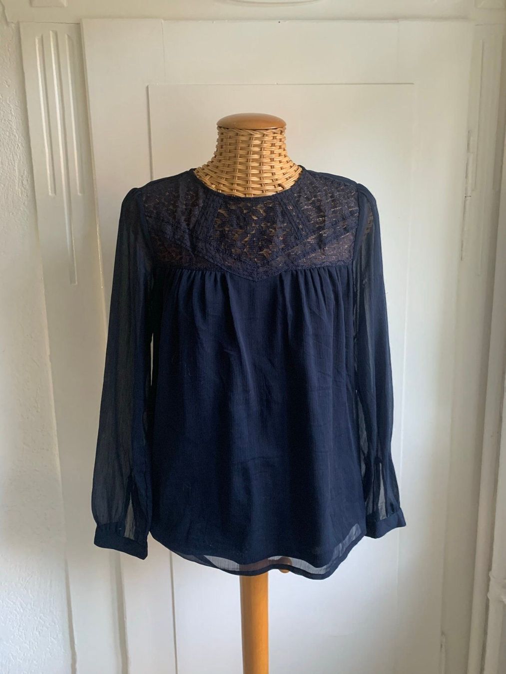 H&M Chemisiers: Chiffon Bluse dunkelblau - 36 – D'occasion à Zürich par Diazaio