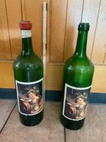 2 Wein Flaschen mit Bild grün, leer 54cm hoch