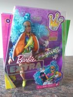 Puppe Barbie Extra GRN30 mit blauen Haaren und Skateboard