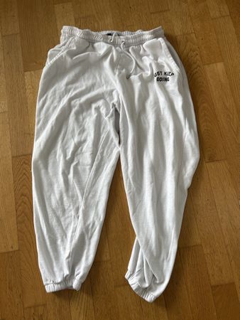 4 Coole Jogginghosen, Grösse XL (46)