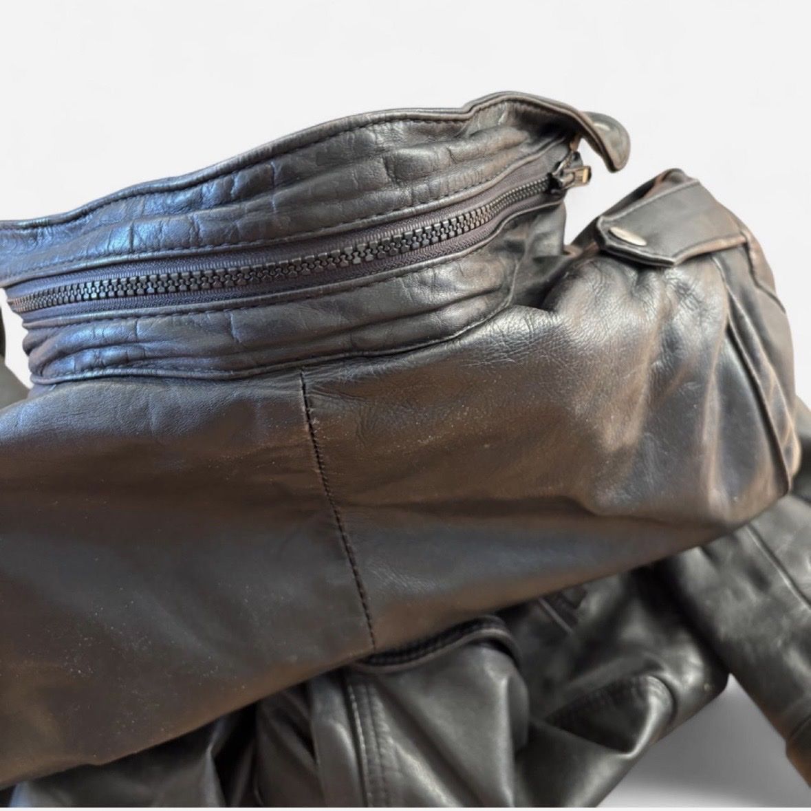 Giacche: Black vintage leather jacket  – Usato da Zürich venduto da nin_8h72 2