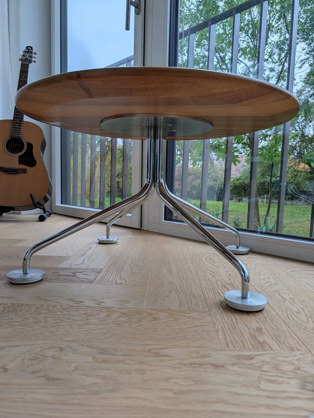 Tables: ARGA Coffee Table Ø 70 cm – Walnut / Chrome – D'occasion à Herrliberg par jua_6rdz 1