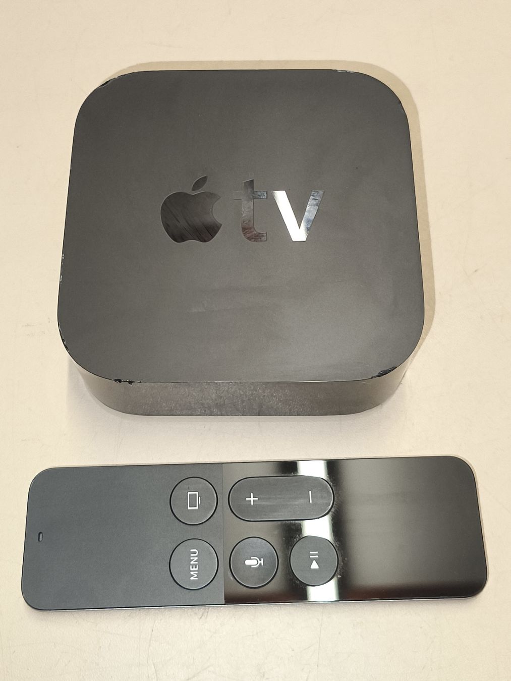 Apple Lettore multimediale & Streamer: Apple TV 4K 32GB Modell A1625 gebraucht – Usato da Altbüron venduto da Theo_Dotus
