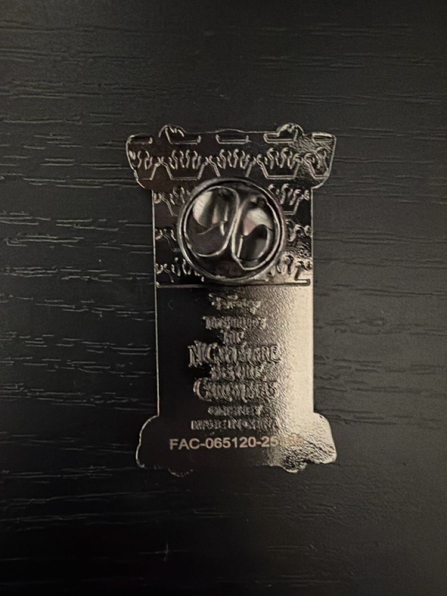 Placchette & Badge: Loungefly Pin Oogie Boogie - The Nightmare Before Christmas – Nuovo (secondo la descrizione) da wynigen venduto da Birnenmus 1