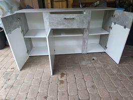 Modernes Sideboard in Betonoptik