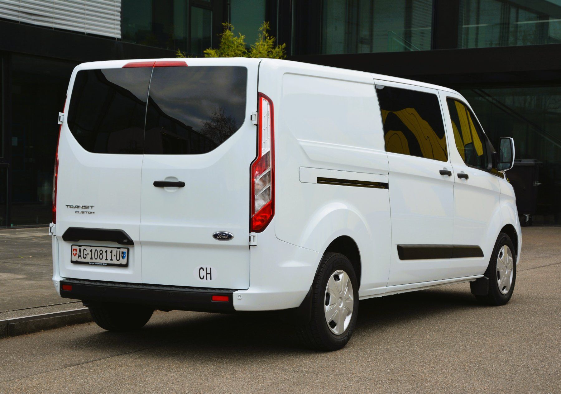 Ford Veicoli commerciali: FORD Transit Custom Van 300 L2H1 Trend A – Usato da Oberkulm venduto da Curiger-Automobile 2