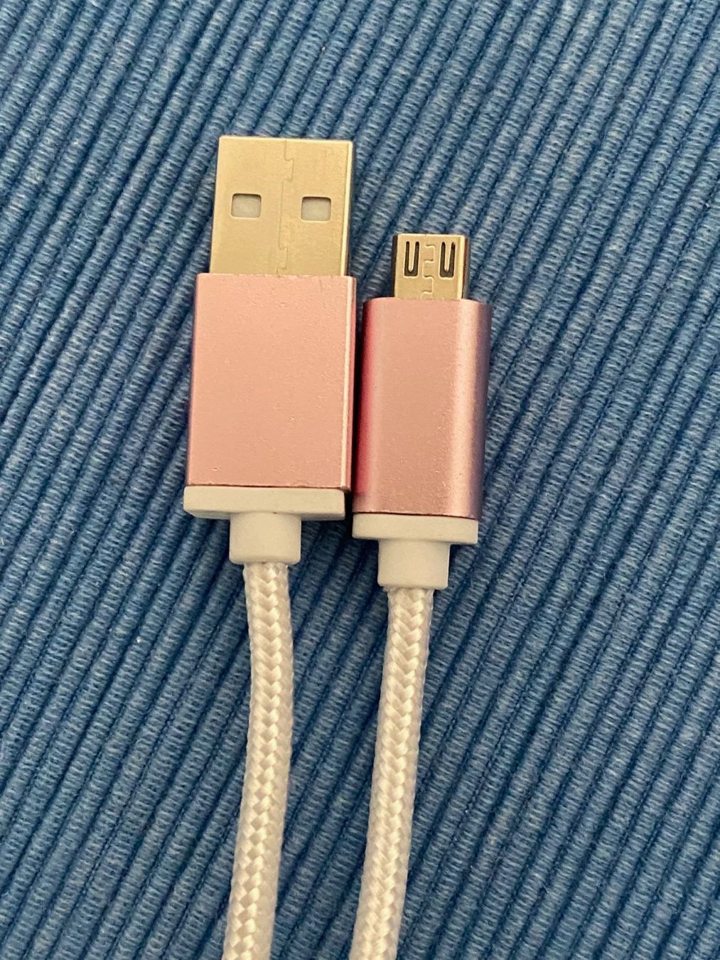 Cavi: USB Ladekabel – Nuovo e nell'imballaggio originale da Allenwinden venduto da Obalu 3