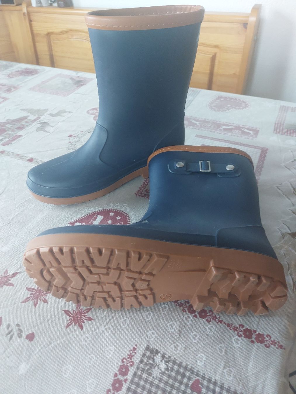 Scarpe per ragazzi: Tolle Regenstiefeli kaum gebraucht Gr 35 – Usato da Landquart venduto da Cedes 1