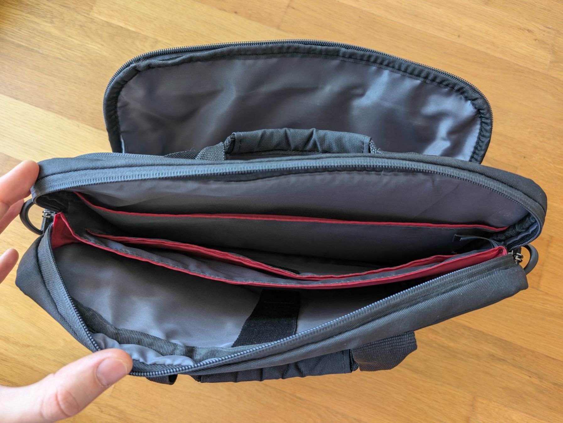 Samsonite Borse: Samsonite GuardIt 2.0 Briefcase Bailhandle 13.3" Sacoche PC – Usato da Meyrin venduto da pc1parts 2
