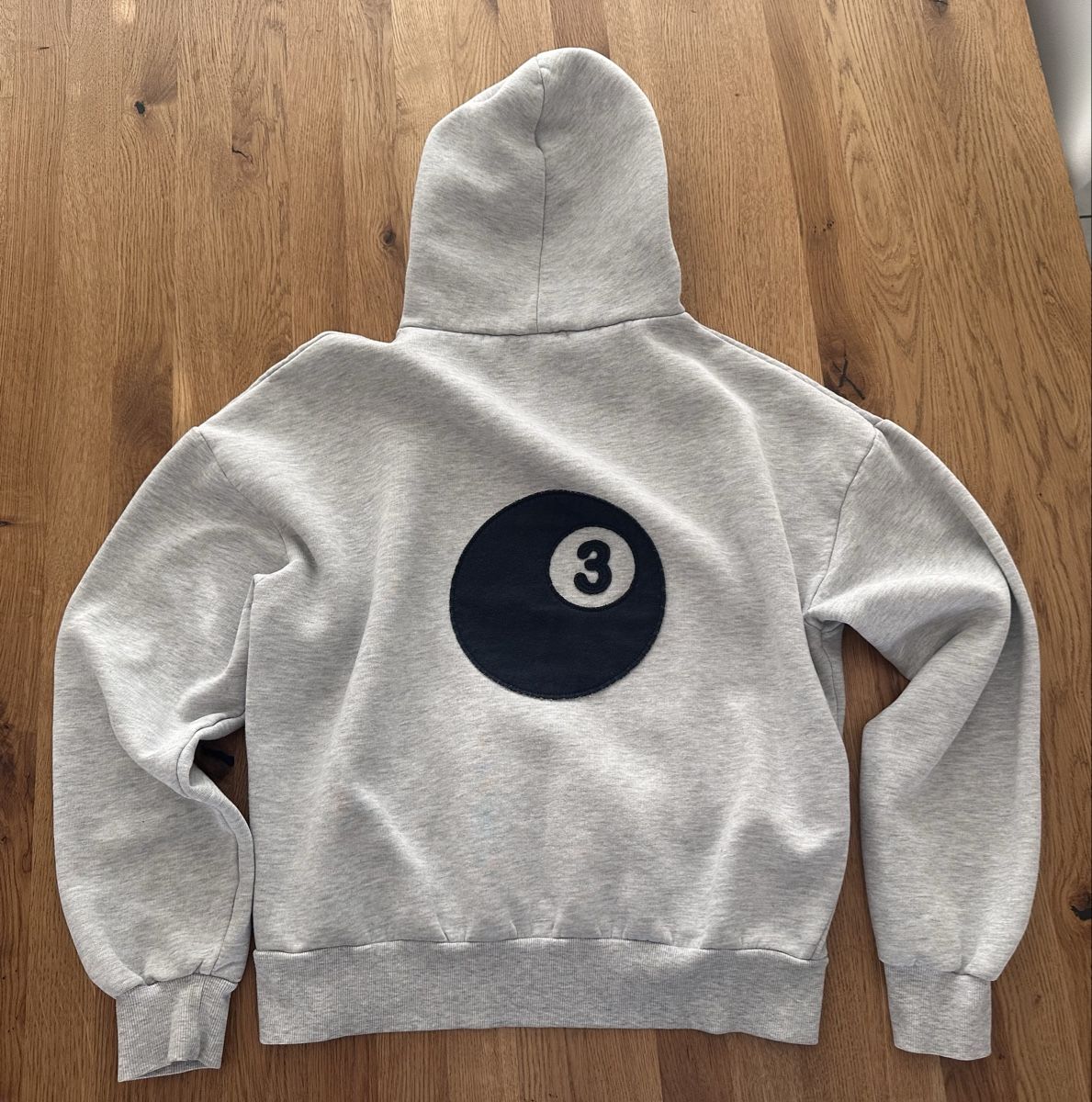 Pulls & Sweat-shirts: Subdued Pullover mit Kapuze  – D'occasion à Hünenberg See par Aleamara 1