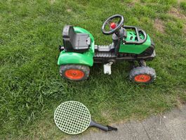 Kinder Tret-Traktor mit Anhänger und Zubehör gebraucht