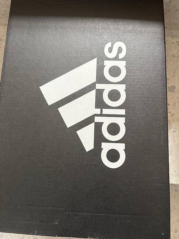 Scarpe da uomo: A vendre NEUF chaussures pointes ADIDAS, taille 40 – Usato da Marin-Epagnier venduto da Moi 2
